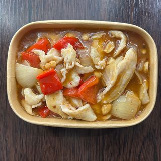 Pollo piccante con arachidi