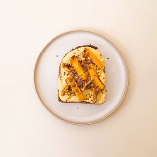 Hummus toast