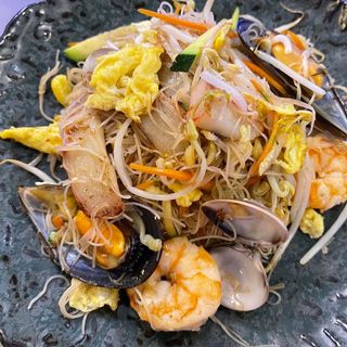 138. Spaghetti di riso con frutti di mare