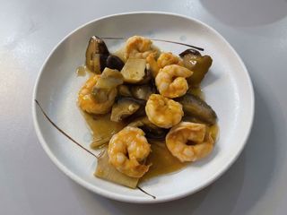 173. Gamberi con funghi e bambu