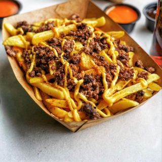 Patate fritte con chili hot con Carne