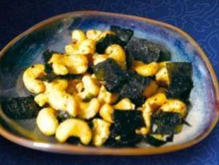 Anacardi con alga marina nori fritti