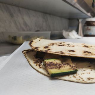 11. Piadina con zucchine e toma