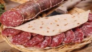 21. Piadina con salame crudo