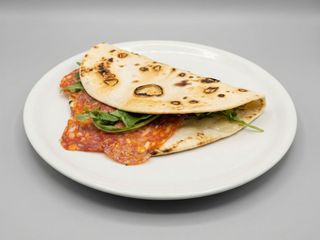 20. Piadina con spianata calabra, toma e rucola