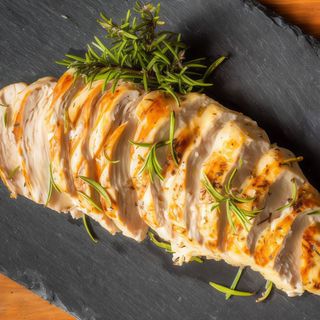 Tagliata di pollo cotto a bassa temperatura