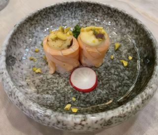 610. Gunkan salmon flambe