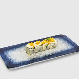 147Uramaki mais roll