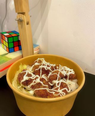 Bowl riso con pollo fritto