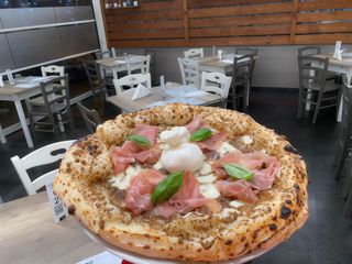 Pizza speciale burrata