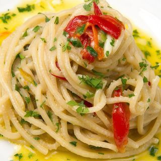 Spaghettoni con aglio olio e peperoncino