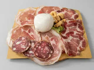 Affettato misto con salumi e bufala DOP