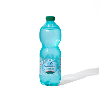 Acqua leggermente frizzante San Benedetto