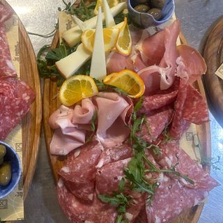 Gran taglierere dalla casa