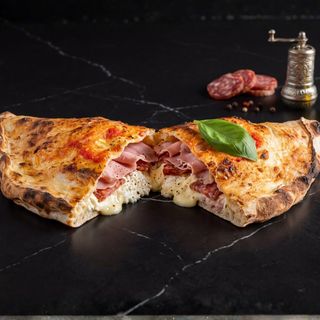 Calzone Ripieno DOP al Forno