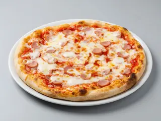 Pizza würstel rossa