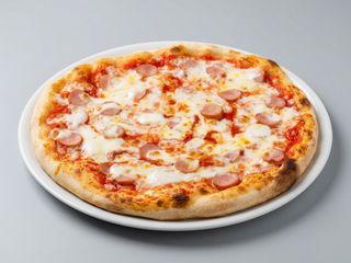 Pizza würstel rossa