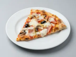 Pizza capricciosa rossa