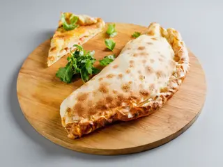 Calzone con salame piccante