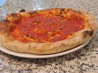 Pizza rossa (create la vostra pizza con i gusti che desiderate!)