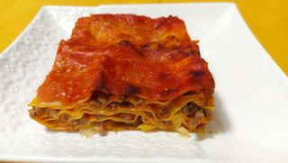 1 porzione di LASAGNA DI CARNE rossa cotta