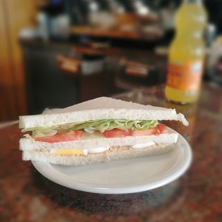 Tramezzino al tonno e uovo