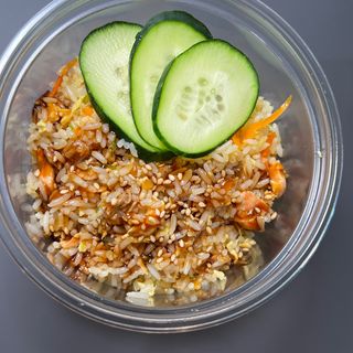 Riso saltato con salmone