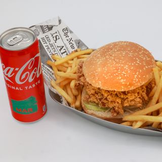 MAMMA Mia CHICKEN BURGER Menu(鲜虾炸鸡蛋堡套餐)