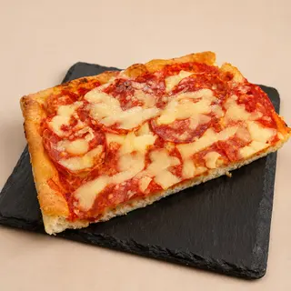 Trancio di Pizza con il Salamino
