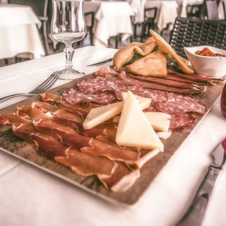 Prosciutto crudo e gnocchi fritti