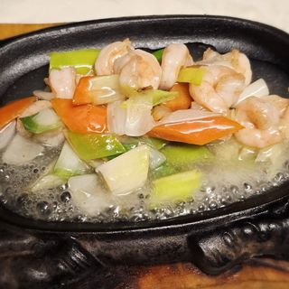 68 Gamberetti con verdure saltate alla piastra