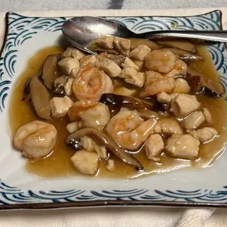92 Gamberetti con pollo e funghi