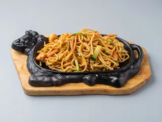 41 Pasta fresca con frutti di mare e verdure alla piastra