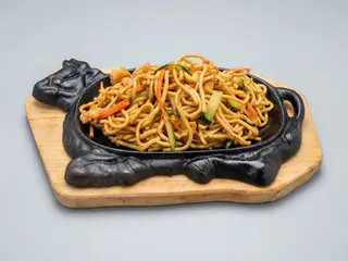 42 Pasta fresca con gamberi e verdure alla piastra