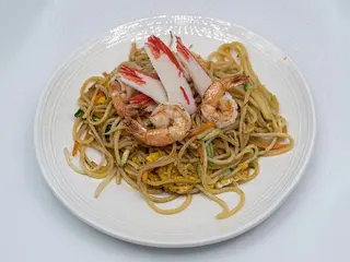 46 Spaghetti di soia con frutti di mare e verdure