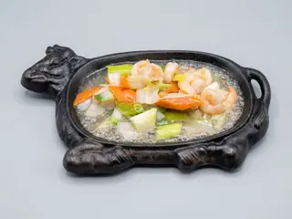 77 Gamberetti con verdure saltate alla piastra