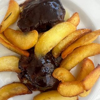 Guance di Maiale Brasate al Montepulciano con Patate