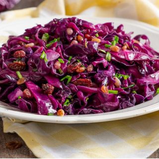 Cavolo Cappuccio Viola Marinato in Agrodolce, con Semi Tostati