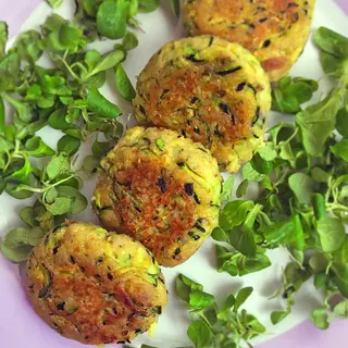 Polpette di Zucchine con Insalatina