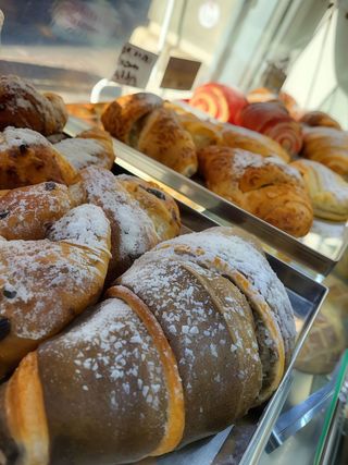 Treccia zuccherata farcita con nutella e biscotti oreo