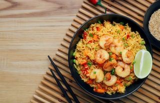 113 Riso saltato con verdure e gamberi e uova