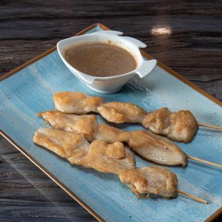 14. Spiedini di pollo alla griglia con salsa d’arachidi-3 pezzi