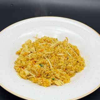 26. Riso saltati all’uovo con pollo, verdura e curry