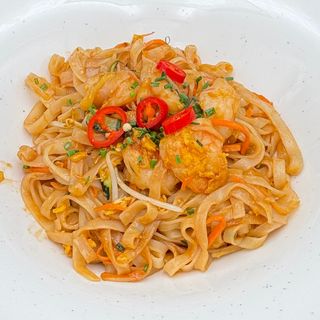 31. Tagliatelle tailandese con gamberi, verdura e uova - dolce e piccante