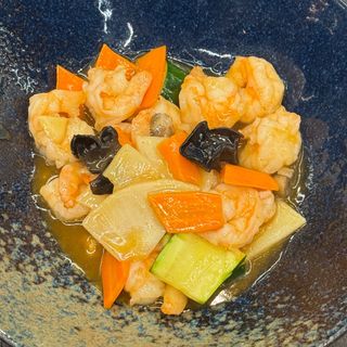 61. Gamberi con verdura in salsa piccante