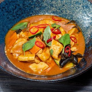 96. Tofu con verdura e curry rosso tailandese in latte di cocco