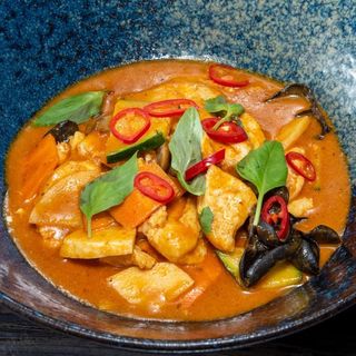 T103. Pollo con verdura mista in latte di cocco e curry rosso tailandese