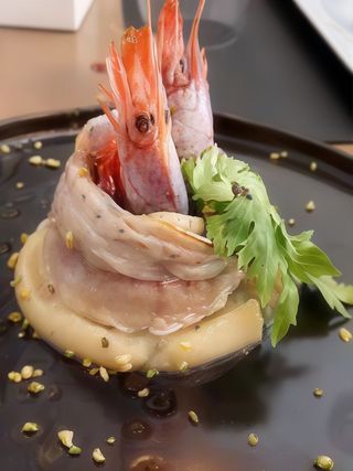 Girello di pesce del giorno al pistacchio e gamberone scottato