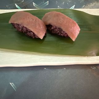 41 nigiri Black maguro