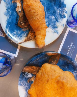 Panino pizza con rucola, pomodorini e mozzarella di bufala